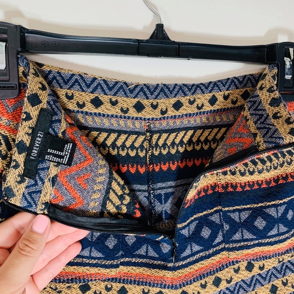 Forever 21 High-Waisted Tribal Shorts; M - Picture 4 of 5